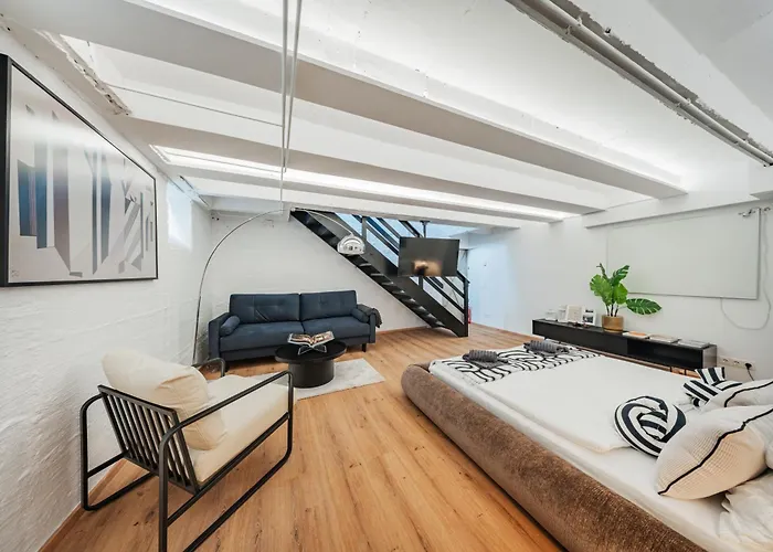 Center Lofts 3*